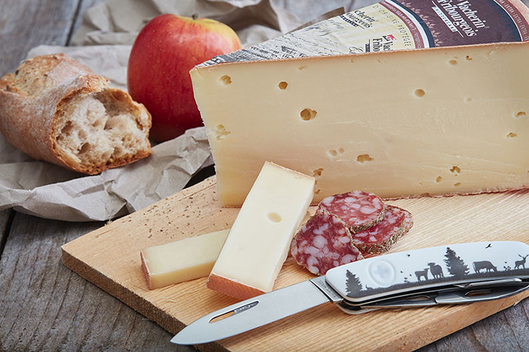 Indispensable à toute fondue, incontournable à l’heure de l’apéro, le Vacherin fribourgeois AOP fait également des merveilles en cuisine !